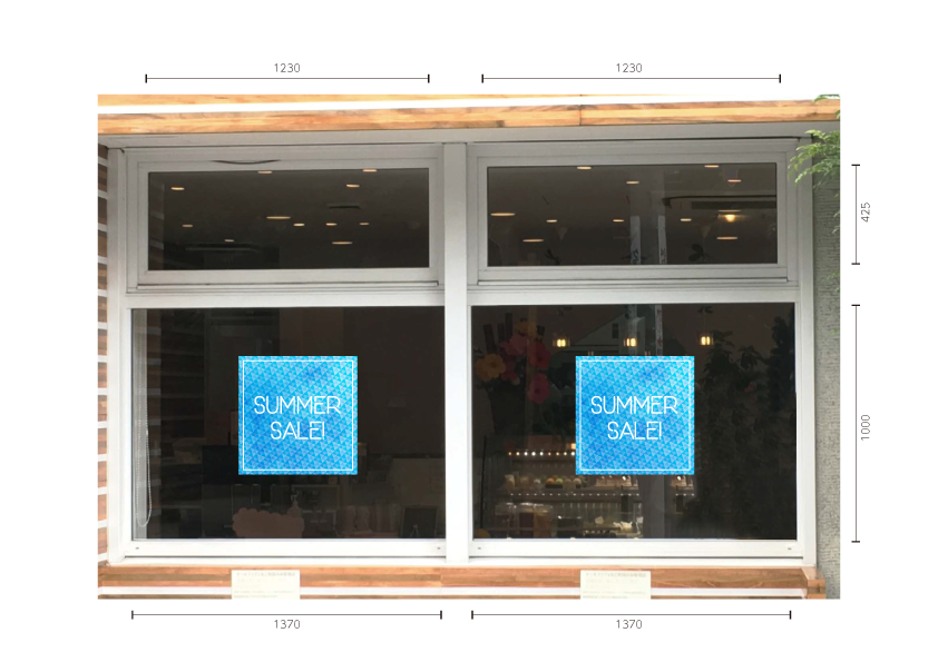 夏のウィンドウ装飾　ブルー