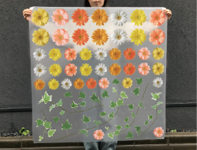 通りに面した窓や待合室に